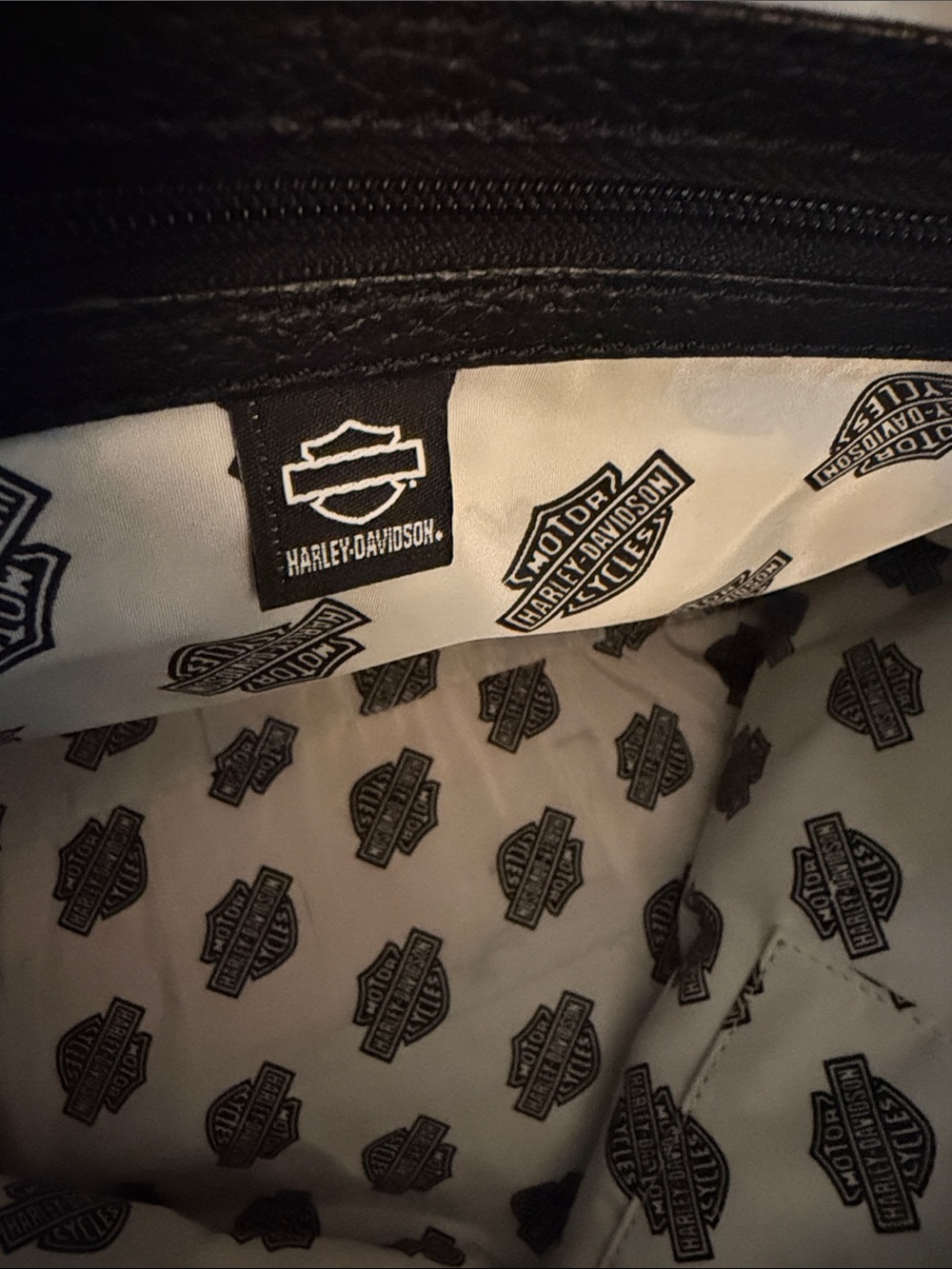 Harley-Davidson Black Pebbled Leather Tote with Shield Patch - Picture 6 of 10